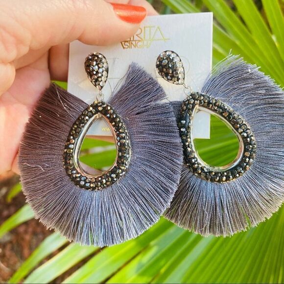 Caviar stoned earrings with fanned out fringe - Picture 6 of 6